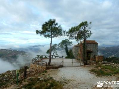 Axarquía- Sierras de Tejeda, Almijara y Alhama; turismo activo madrid; mochila de trekking